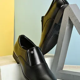 INVICTUS Men Black Textured Formal Slip-Ons-image-97