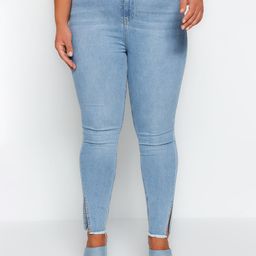 Trendyol Women Regular Fit Mid-Rise Light Fade Clean Look Cotton Jeans-image-77