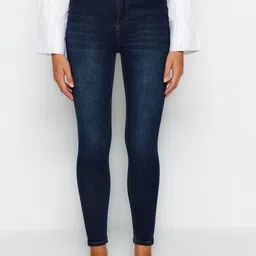 Trendyol Women Mid-Rise Clean Look Light Fade Stretchable Cropped Jeans-image-83