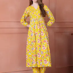 SOUNDARYA Women Floral Printed Pleated Pure Cotton Kurta with Trousers-57