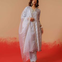 House of Pataudi Leheriya Woven Design V Neck Kurta With Trousers & Dupatta-picture-32