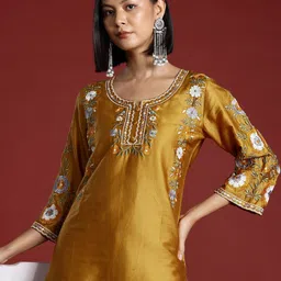 Tikhi Imli Floral Embroidered Cotton Tunic With Trouser Co-ord Set-image-57