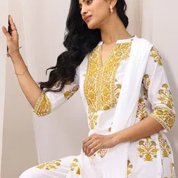 Libas Floral Printed Mandarin Collar Straight Kurta With Trousers And Dupatta-image-97