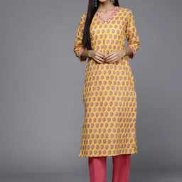 Varanga Women Yellow & Green Ethnic Motifs Printed Gotta Patti Cotton Kurta-picture-0