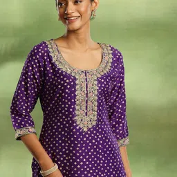 Libas Bandhani Embroidered Sequinned Straight Kurta With Trouser & Dupatta image 3