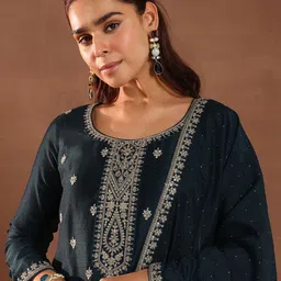 Libas Ethnic Motifs Embroidered Sequinned Kurta With Trousers & Dupatta image 4