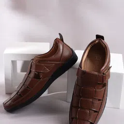 Carlton London Men Velcro Fisherman Sandals-image-22