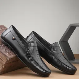 San Frissco Men Textured Lightweight Memory Foam Leather Loafers-6