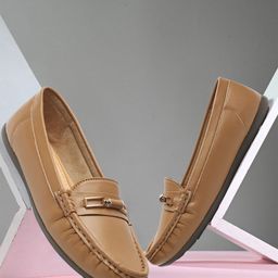 Bella Toes Women Embellished Lightweight Memory Foam Horsebit Loafers-38