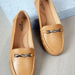 SCENTRA Women Textured Round Toe Comfort Insole Loafers-image-4