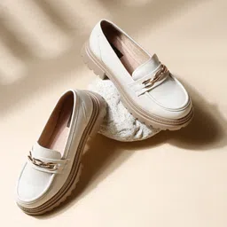 VALIOSAA Women Embellished Lightweight Heeled Loafers-58