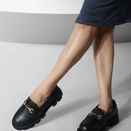 The Roadster Lifestyle Co. Women Black Buckled Lightweight Horsebit Loafers-54