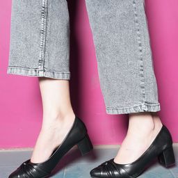 DressBerry Black Textured Block Heeled Pumps-58