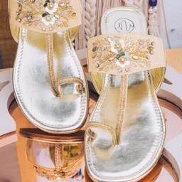 NR By Nidhi Rathi Women Golden Embellished Leather Ethnic One Toe Flats-image-16