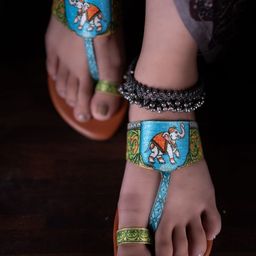 Kanvas Elephant Glory Printed One Toe Flats-42