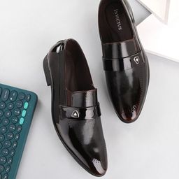 INVICTUS Men Red Textured Leather Loafers-image-5