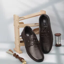 ID Men Brown Solid Leather Formal Oxford Shoes-image-7
