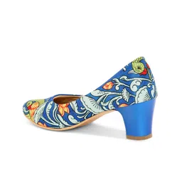 Kanvas Ocean Of Nature Pattachitra Printed Pointed Toe Canvas Block Pumps image 5