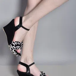 Action Printed Wedge Heels-29