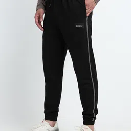 Beyoung Men Contrast Stitch Knitted Pure Cotton Mid Rise Joggers-image-11