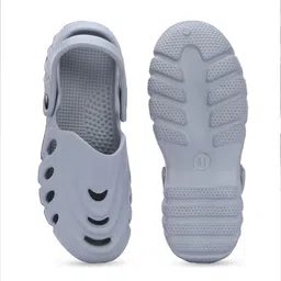 HRX by Hrithik Roshan Men Grey Textured Croslite Clogs image 4