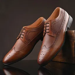CLOG LONDON Men Textured Leather Formal Brogues-image-4