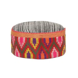 Vastraa Fusion Unisex Grey & Red Embroidered Woolen Ascot Cap-image-16