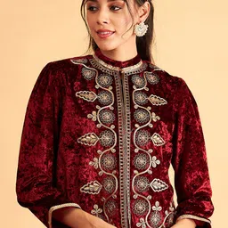 Shae by SASSAFRAS Crop Tailored Jacket with Embroidered-image-27