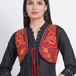 SUTI Geometric Embroidered Crop Open Front Jacket-2