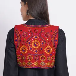 SUTI Geometric Embroidered Crop Open Front Jacket image 5