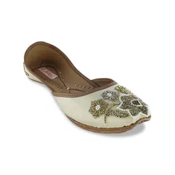 Fulkari Women Cream-Coloured Embellished Leather Mojaris-picture-32