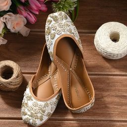 BRISKERS Embroidered Round Toe Mojaris-55
