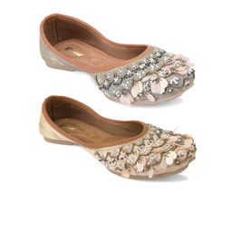 DESI COLOUR Women Pack Of 2 Embellished Ethnic Mojaris-image-16