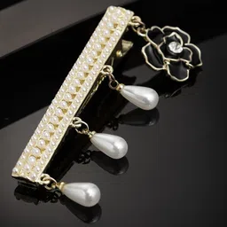 PANASH Women Gold-Toned & White Embellished Alligator Hair Clip-image-88