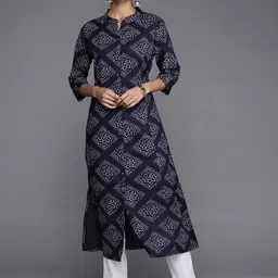 Varanga Women Floral Printed Indigo Kurta-9