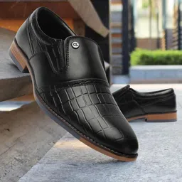 Carlton London Men Textured Lightweight Leather Loafers-image-84