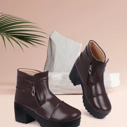 TWIN TOES Brown Platform Heeled Boots-81