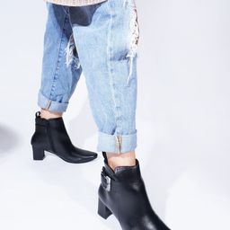 SHUZ TOUCH Women Buckle Detail Block Heeled Mid-Top Chunky Boots-image-28