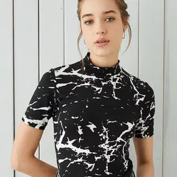 TANDUL Abstract Printed Crop Top-9