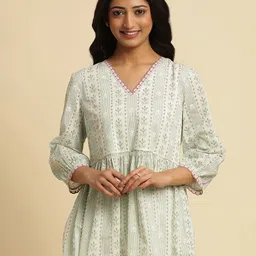 W Floral Printed V-Neck Cotton Top-16