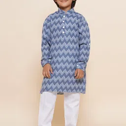 Aj DEZInES Boys  Ethnic Motifs Printed Mandarin Collar Pure Cotton Kurta with Pyjamas-image-42