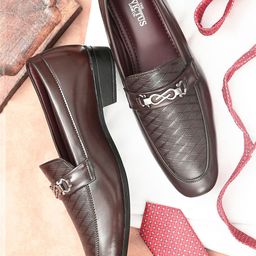 INVICTUS Men Brown Textured Formal Shoes-image-98