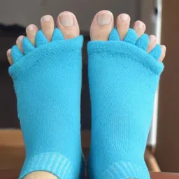Queue Cotton Ankle-Length Toe Separator Socks image 4
