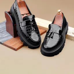Bxxy Men Textured Heeled Tassel Loafers-image-67