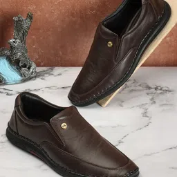 Carlton London Men Textured Leather Slip On Sneakers-image-65