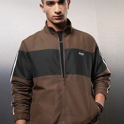 HIGHLANDER Men Colourblocked Crop Sporty Jacket with Patchwork-20