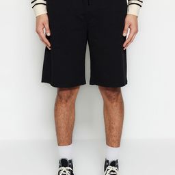 Trendyol Men Mid-Rise Knee Length Regular Shorts-picture-51