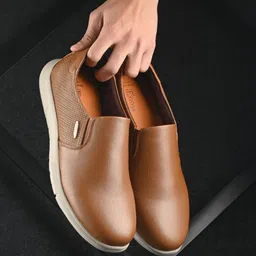 Egoss Men Textured Comfort Insole Contrast Sole Leather Slip-On Sneakers-image-1