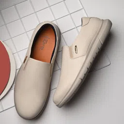 Egoss Men Textured Comfort Insole Contrast Sole Leather Slip-On Sneakers-15
