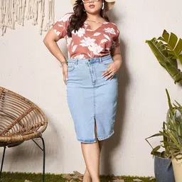 Berrylush Curve V-Neck Floral Printed Top-image-18